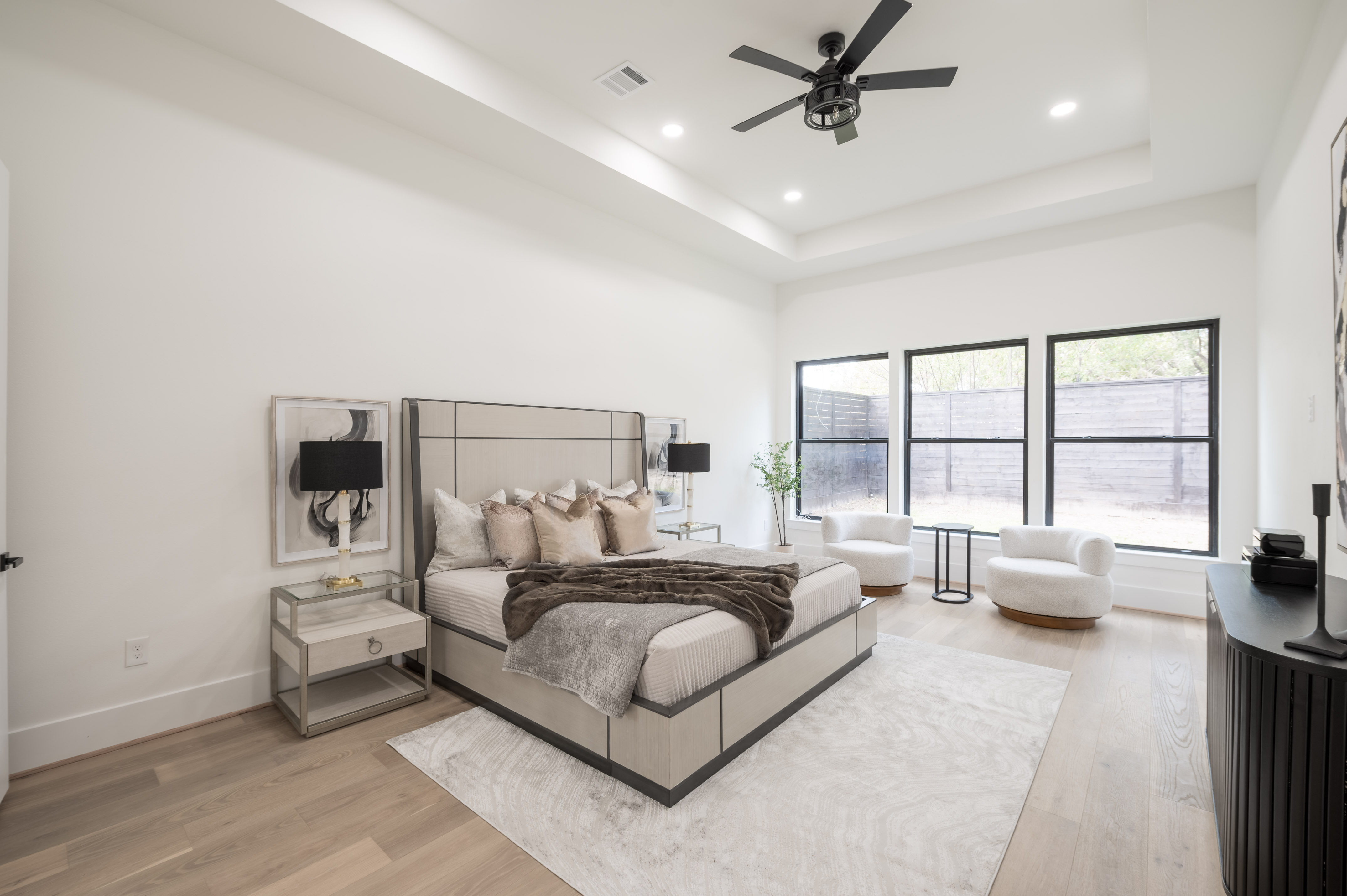 7206 Dearborn — Bath