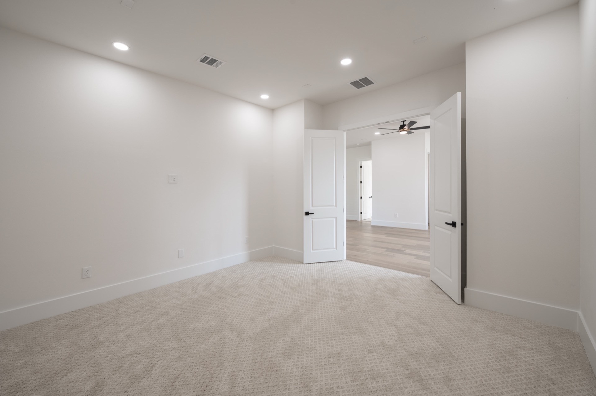 7206 Dearborn — photo 1