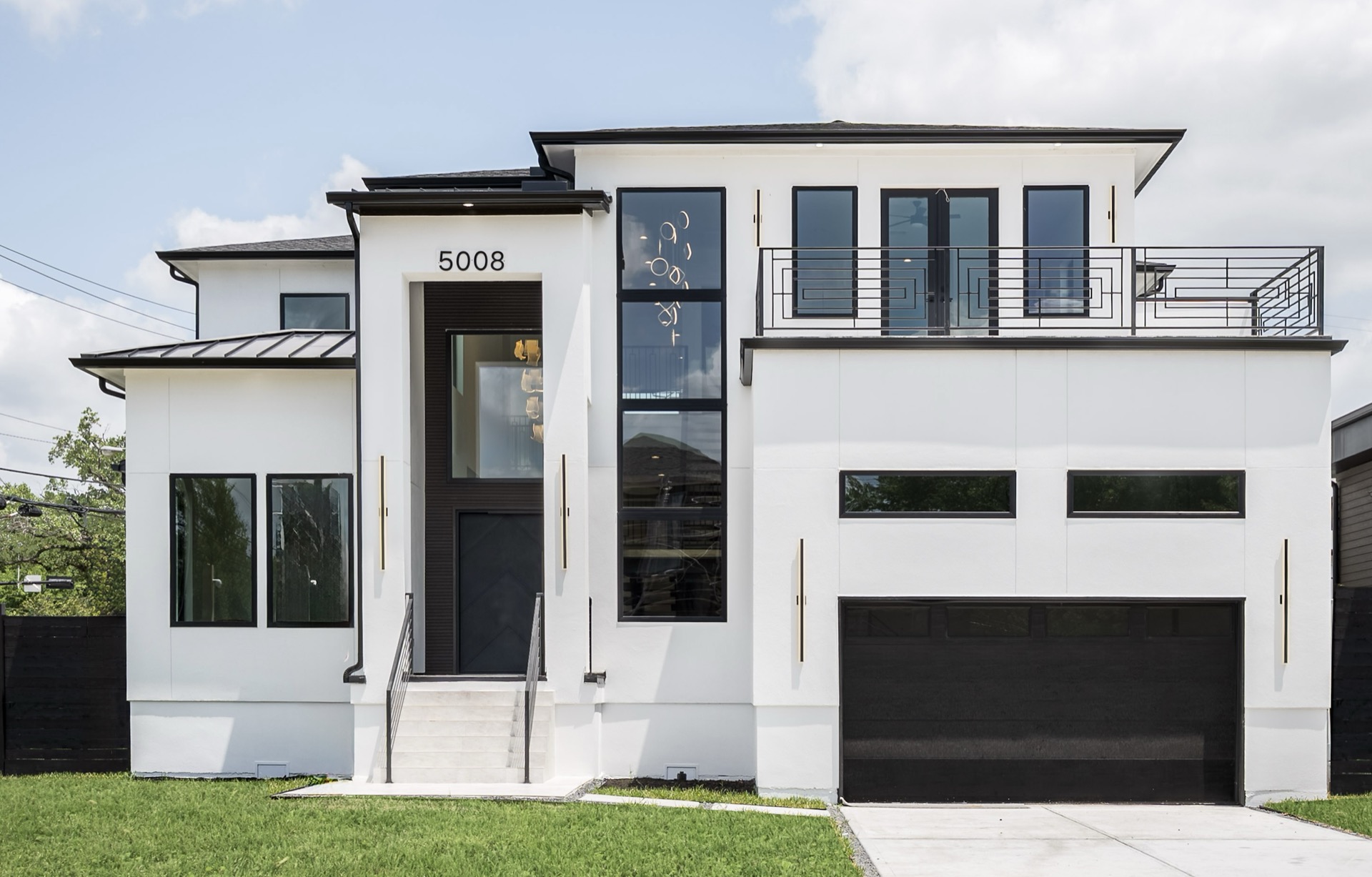 5008 Holt — photo 1